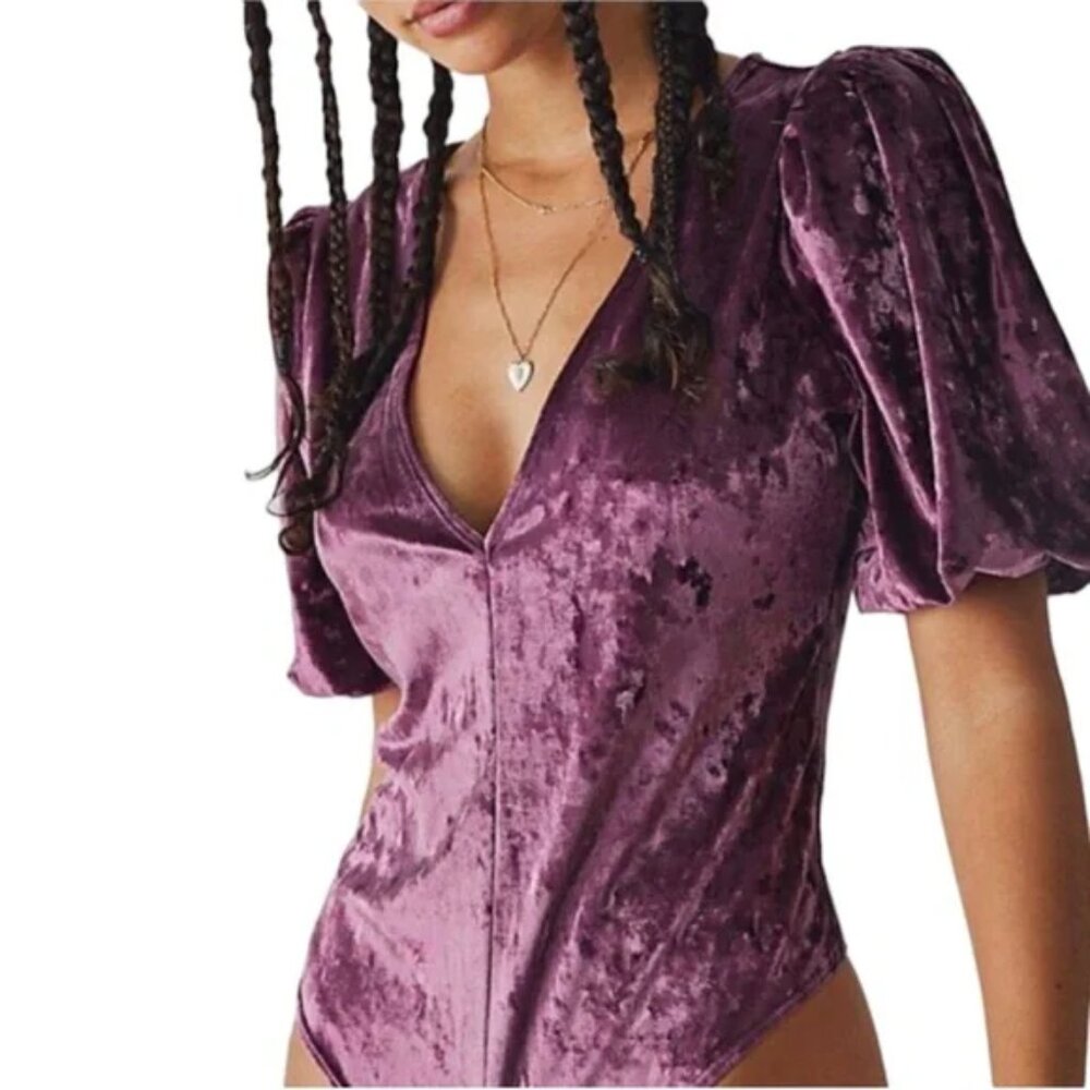 028 Free People Don't You Wish Velvet Bodysuit in Plum NWOT Size Small